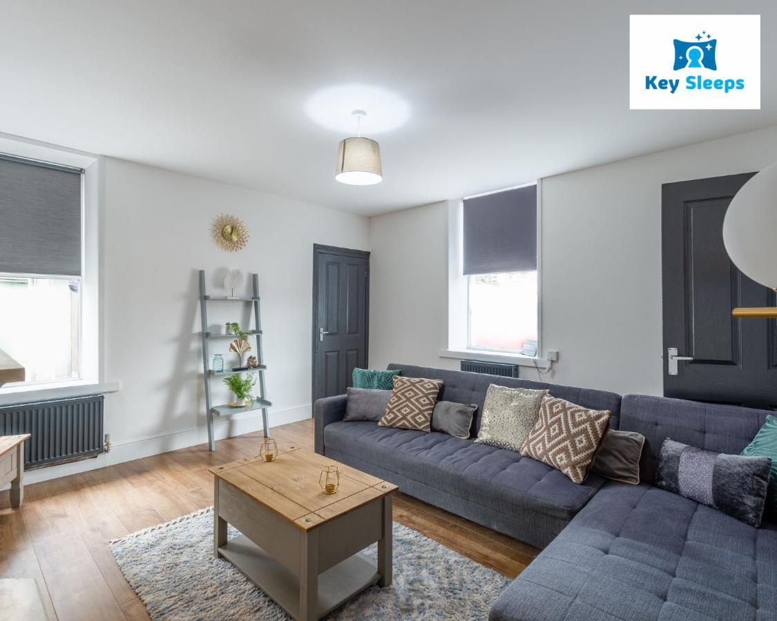 Five Bedroom Spacious Modern House By Keysleeps Short Lets Workington Lake District Beach エクステリア 写真