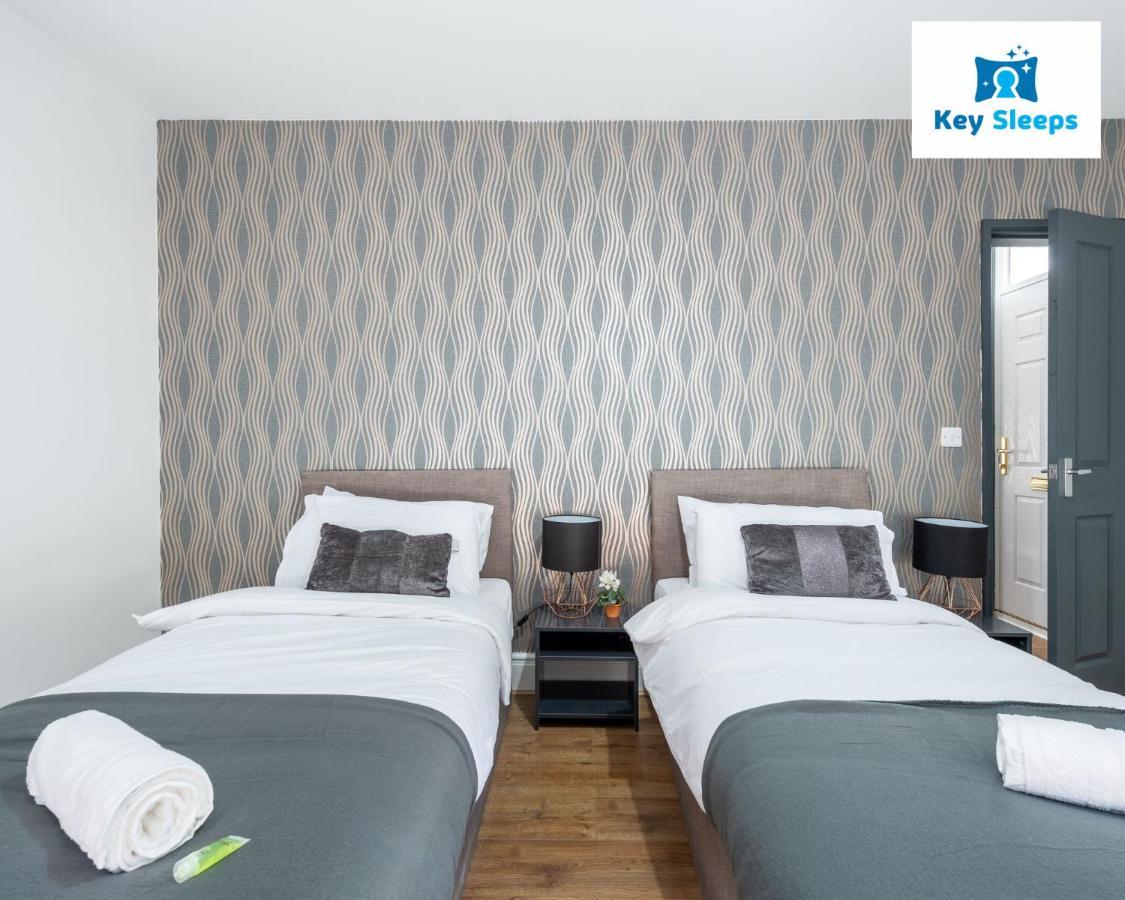 Five Bedroom Spacious Modern House By Keysleeps Short Lets Workington Lake District Beach エクステリア 写真