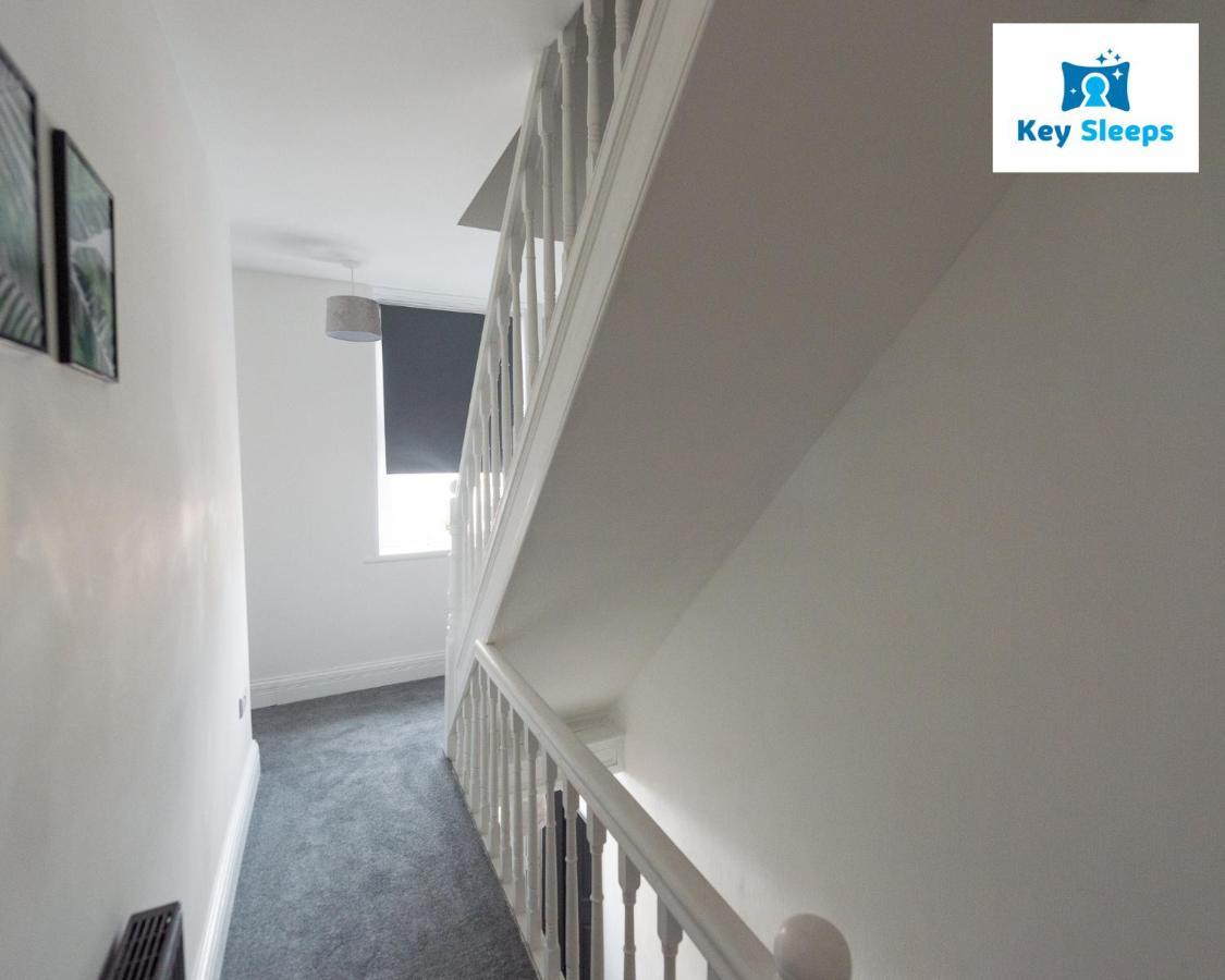 Five Bedroom Spacious Modern House By Keysleeps Short Lets Workington Lake District Beach エクステリア 写真