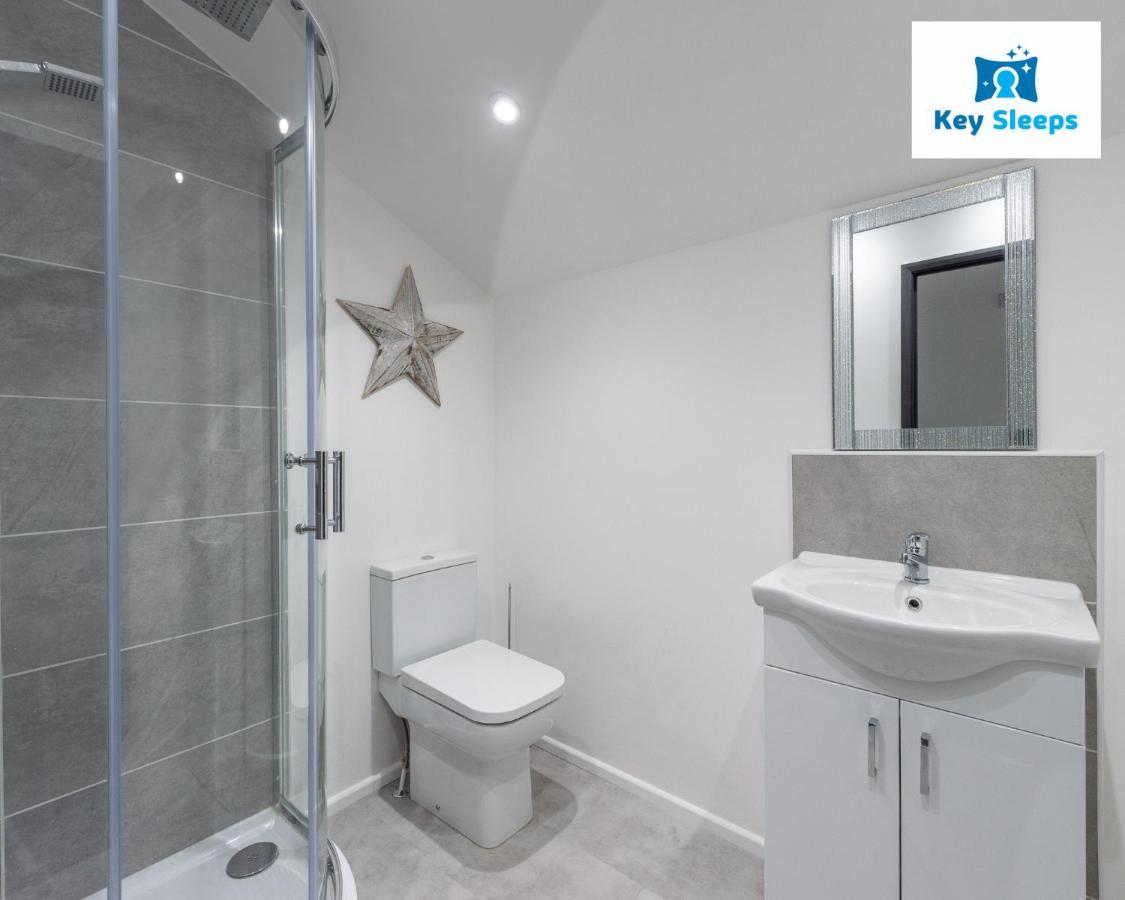 Five Bedroom Spacious Modern House By Keysleeps Short Lets Workington Lake District Beach エクステリア 写真