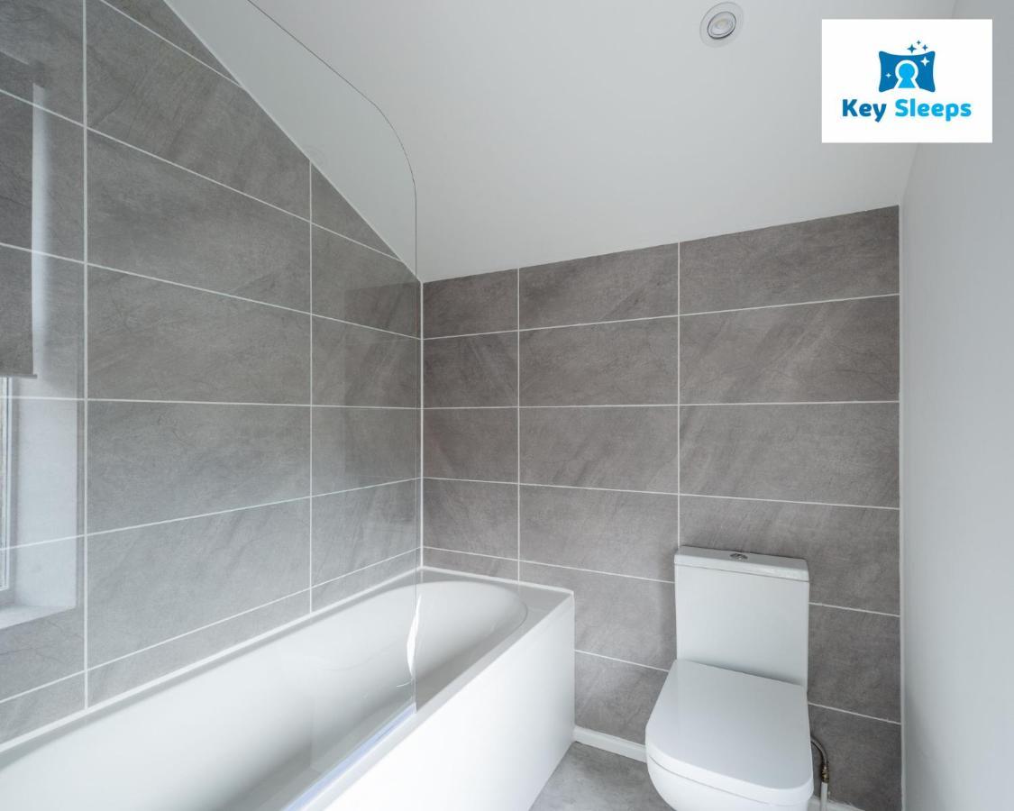 Five Bedroom Spacious Modern House By Keysleeps Short Lets Workington Lake District Beach エクステリア 写真