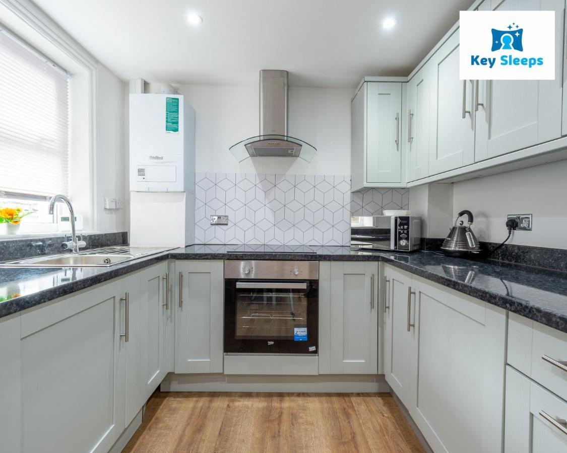 Five Bedroom Spacious Modern House By Keysleeps Short Lets Workington Lake District Beach エクステリア 写真