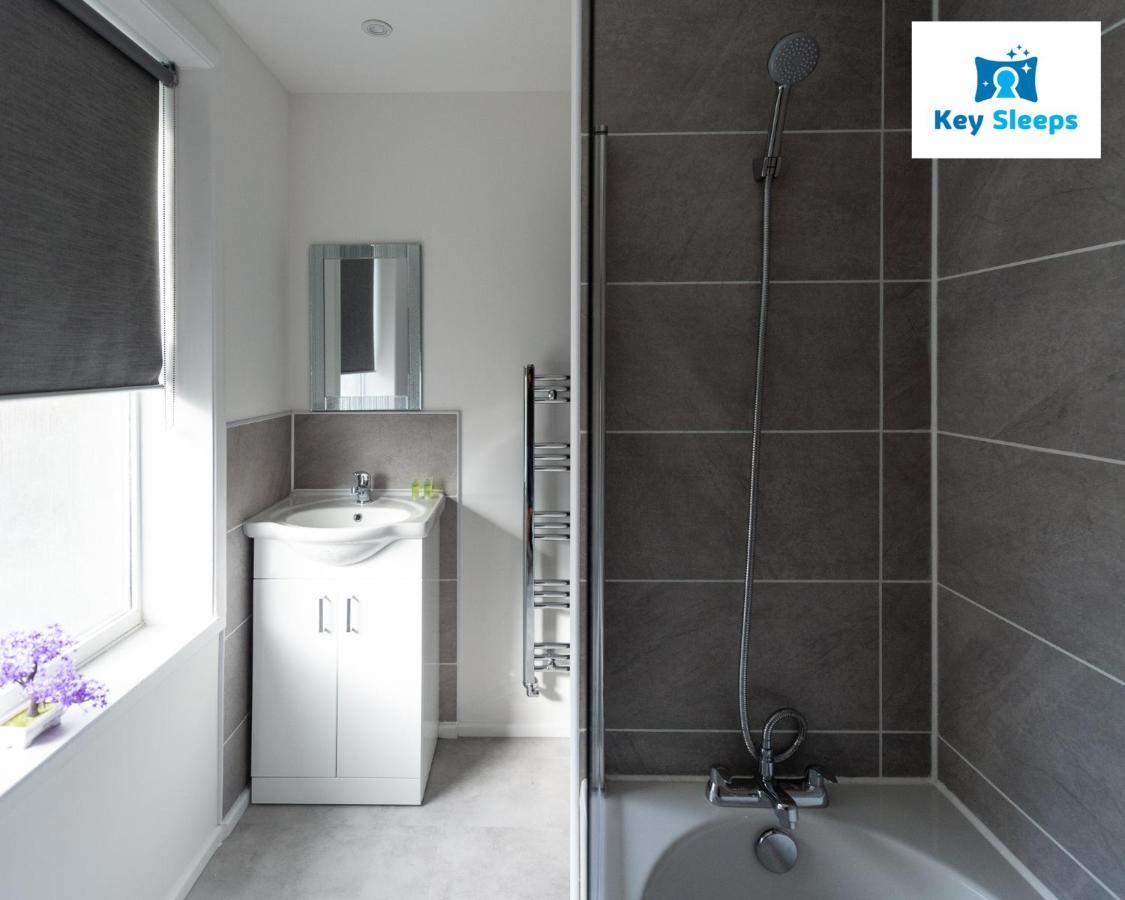 Five Bedroom Spacious Modern House By Keysleeps Short Lets Workington Lake District Beach エクステリア 写真