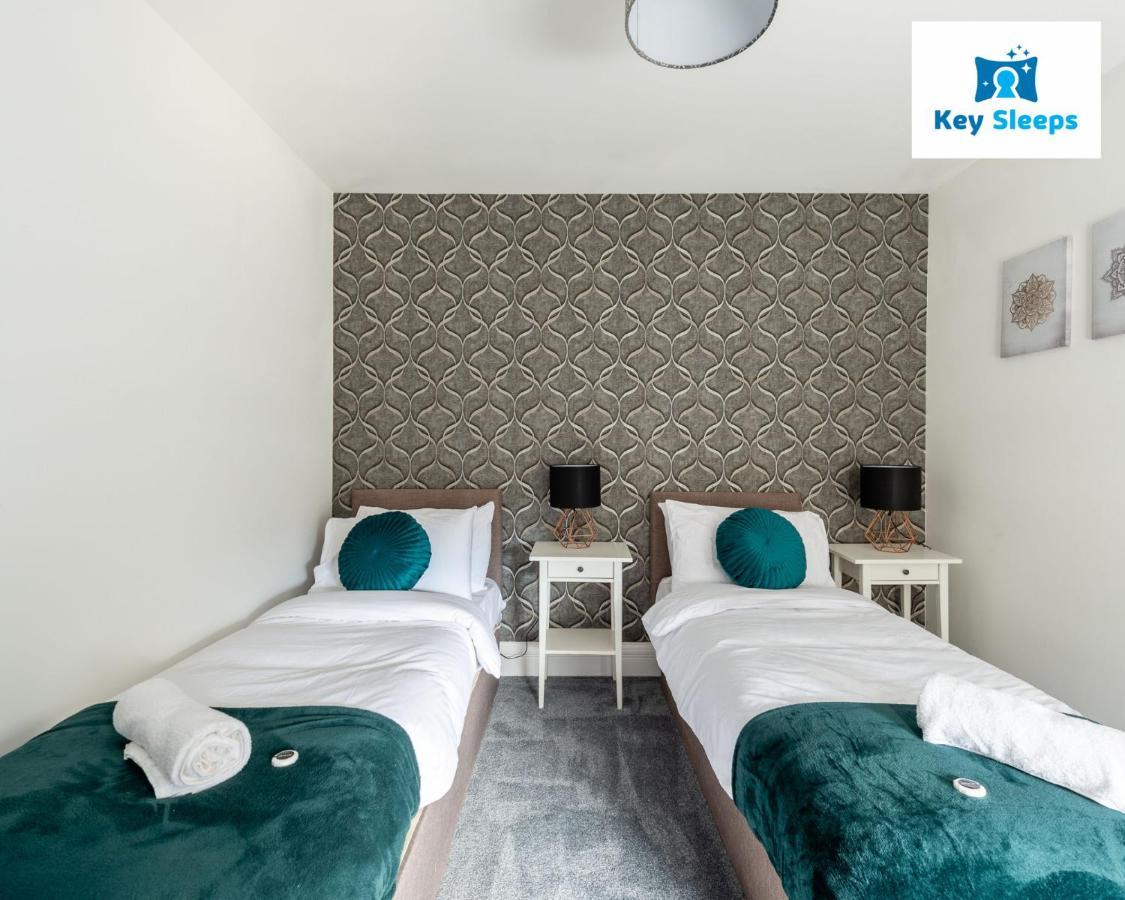 Five Bedroom Spacious Modern House By Keysleeps Short Lets Workington Lake District Beach エクステリア 写真